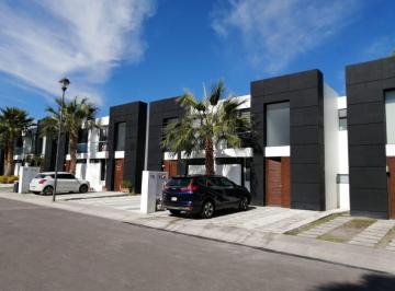 dos estacionamientos · Casa Amueblada Premium en Renta | Juriquilla Santa Fe