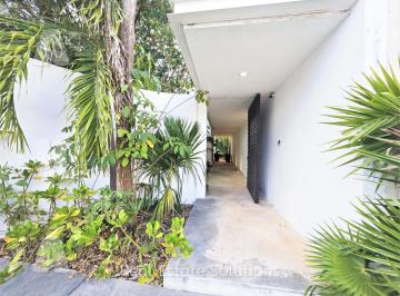 Casa · 231m² · 2 Recámaras · 2 Estacionamientos · Casa en Venta, 2 Recámaras, Piscina, Jardín, Gran Patio, Calle Almendros, Álamos 2, Cancún