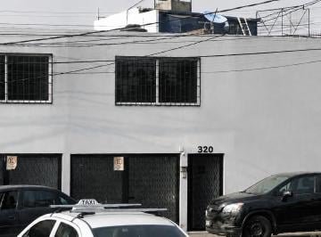 Casa uso de suelo de 3 habitaciones, Nezahualcóyotl · Excelente Casa en Venta con Zonificacion de Uso de Suelo Comercial y de Oficinas / Bosques de Aragon