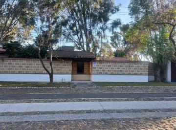 f840932f42b3eb021691210edbed79d202604c1159dc4cb6f77d9a3101d718b7 · Casa en Venta en Jurica, en Esquina, de 1 Nivel