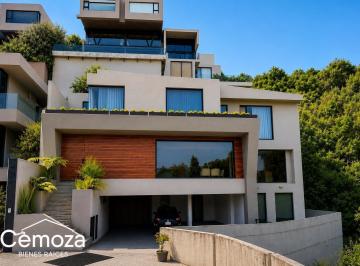 Casa · 610m² · 4 Recámaras · 6 Estacionamientos · Casa en Venta en Bosque Real