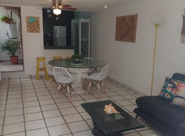Casa · 90m² · 4 Recámaras · 2 Estacionamientos · Se Renta Casa Planta Baja y Departamento Planta de Arriba Lombardo Toledano Cancún