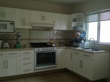 Casa de 3 habitaciones, Zapopan · Se Renta Casa Amplia en Excelente Ubicación (Cerca Iteso, Tren Perisur)
