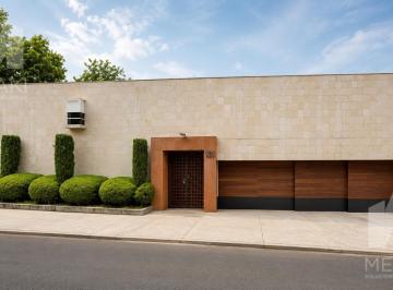 Casa · 1086m² · 3 Recámaras · 6 Estacionamientos · Casa en Venta en Jardines del Pedregal