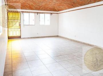 Casa · 180m² · 2 Recámaras · 1 Estacionamiento · Casa Amplia, Cerca del Centro
