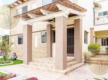 Casa · 180m² · 2 Recámaras · 1 Estacionamiento · Casa Amplia, Cerca del Centro