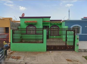 Casa de 2 habitaciones, Culiacán · Venta de Casa en Culiacan de Rosales, Hacienda del Valle 4884 Col: Valle Alto, Sinaloa.