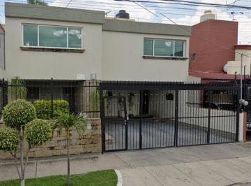 Casa de 4 habitaciones, Guadalajara · Casa en Bosque de La Victoria Guadalajara, con Jardin, Cerca de Parque, Plaza y Vias Rapidas