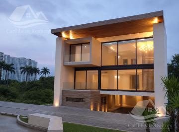 Casa · 600m² · 4 Recámaras · 6 Estacionamientos · Casa en Venta Puerto Cancun