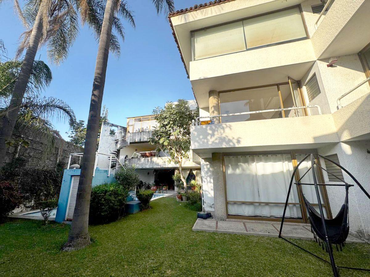 Torre en Venta con 3 Departamentos en Rinconada Santa Rita