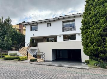 Casa · 580m² · 3 Recámaras · 4 Estacionamientos · Casa en Club de Golf Los Encinos