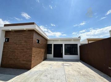 Casa · 100m² · 2 Recámaras · 2 Estacionamientos · Venta de Casa en Fraccionamiento Lomas de La Rioja