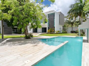 Casa · 803m² · 4 Recámaras · 2 Estacionamientos · Casa en Venta 4 Recamaras Alberca Privada Alamos II Cancun (Avc - 2839)