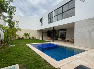 Casa de 4 habitaciones, Mérida · Venta de Casa en Privada Residencial en Xcanatún: 4 Recámaras, con Las Mejores Amenidades
