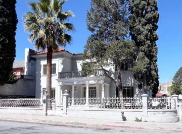 Casa de 4 habitaciones, Saltillo · Casa en Renta en El Centro Histórico de Saltillo