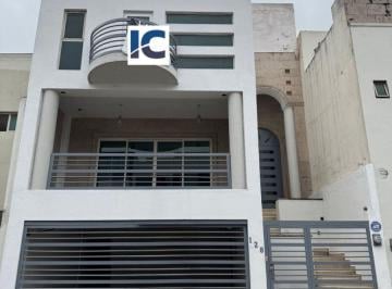 Casa de 3 habitaciones, Monterrey · Casa en Venta en Cumbres Elite 8vo Sector
