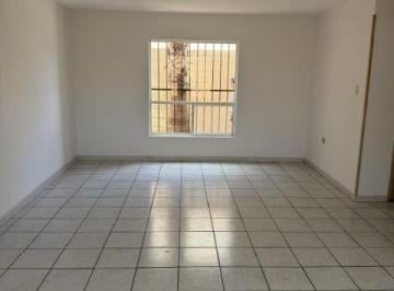 Casa · 246m² · 3 Recámaras · 2 Estacionamientos · Casa en Venta en Lomas del Santuario