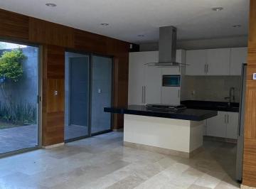 Casa · 400m² · 5 Recámaras · 4 Estacionamientos · 5 Recamaras, Amplio Jardin, Cuarto Empleada, Club de Golf