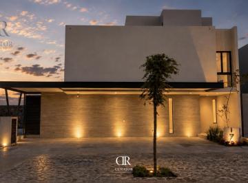 Casa · 320m² · 3 Recámaras · 3 Estacionamientos · Casa en Venta en Lomas del Campanario Norte, Condominio Santa Oliva, Querétaro