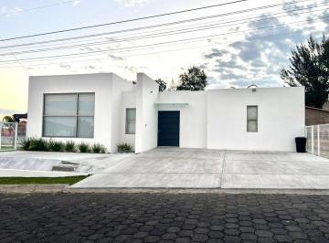 Casa de 3 habitaciones, Tarímbaro · Casa en Venta de Una Sola Planta Dentro del Club Campestre Erandeni de Morelia Michoacán.