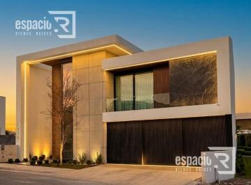 Casa · 565m² · Casa en Venta en Zona Valles Equipada de 4 Recámaras