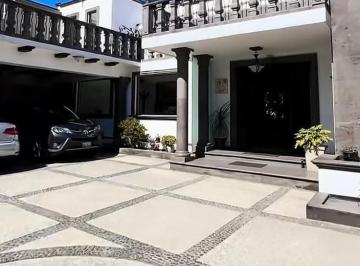 Casa · 800m² · 5 Recámaras · 6 Estacionamientos · Casa Residencial de Lujo a La Venta, Calimaya, Estado de México