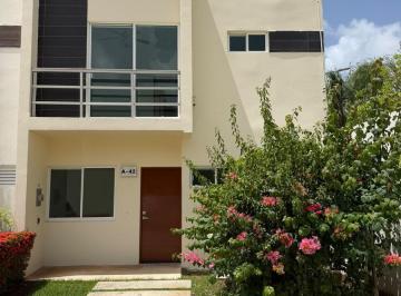 Casa · 140m² · 3 Recámaras · 2 Estacionamientos · Se Renta Casa en Long Island Calle Dunes Av Huayacán