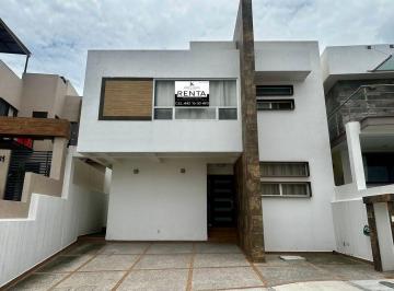 Casa en condominio · 160m² · 3 Recámaras · 2 Estacionamientos · Renta Casa 3 Recamaras Cuarto Servicio Zibata Privada Seguridad Cerca Anahuac Heb