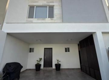 Casa · 150m² · 3 Recámaras · 2 Estacionamientos · Casa Amueblada en Renta en Apodaca
