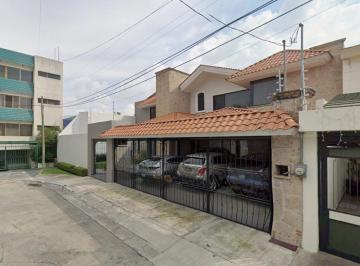 Casa en Venta de 4 habitaciones Chapalita · La Colonia Chapalita en Guadalajara Es Una de Las Zonas Residenciales Más Cotizadas, Exclusivas.