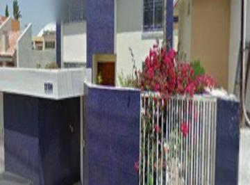 Casa de 4 habitaciones, Tijuana · Hermosa Casa en Baja California en Venta!