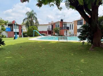 Casa en condominio de 3 habitaciones, Jiutepec · Renta de Casa en Condominio – 3 Recámaras – Alberca y Vigilancia
