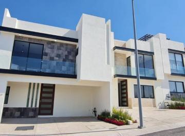 Casa · 189m² · 3 Recámaras · 2 Estacionamientos · Casa en Venta en Zibata, Sala de Tv, Roof Garden