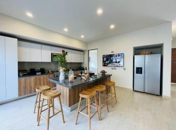 Casa · 181m² · 3 Recámaras · 2 Estacionamientos · Casa en Venta Zibata, Sala de Tv, 5 Min de La Anahuac