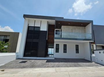 Casa · 470m² · 4 Recámaras · 4 Estacionamientos · Casa en Venta Ziabata, Alberca, Recámara P/b, Roof Garden