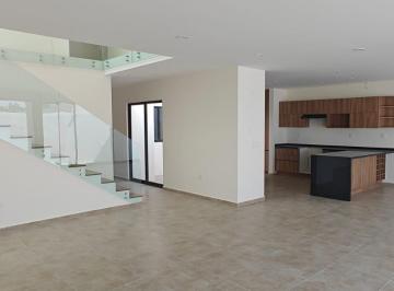 Casa · 300m² · 4 Recámaras · 3 Estacionamientos · Casa en Venta Juriquilla, Terraza, Family Room, Cuarto de Servicio