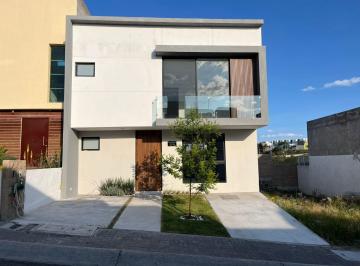 Casa · 215m² · 3 Recámaras · 2 Estacionamientos · Casa en Venta Zen House, Jardín, Roof Garden con Opción a 4ta Recámara
