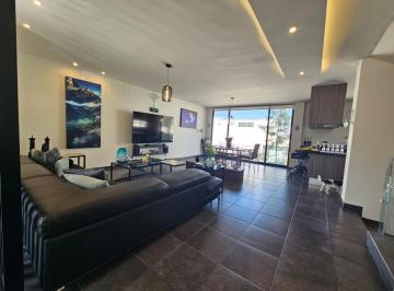 Casa · 260m² · 4 Recámaras · 2 Estacionamientos · Casa en Venta Zibata, 4 Niveles, Sala de Tv, Estudio, Jardín Amplio
