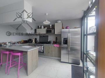 Casa · 148m² · 3 Recámaras · 2 Estacionamientos · Casa en Venta El Refugio, Incluye Aire Acondicionado y Persianas