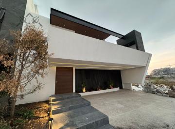 Casa · 300m² · 3 Recámaras · Casa en La Vista Residencial, Acabados de Lujo, Seguridad 24/7