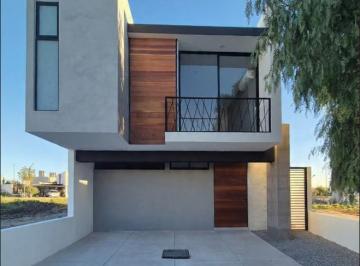 Casa · 170m² · 3 Recámaras · 2 Estacionamientos · Casa en Preventa Meseta, Pasillo de Servicio, 3 Recámaras