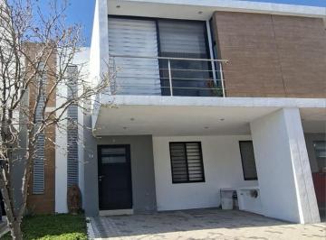 Casa · 131m² · 3 Recámaras · 2 Estacionamientos · Casa en Venta El Refugio, Sala de Tv, Cocina Equipada