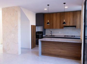 Casa · 145m² · 3 Recámaras · 2 Estacionamientos · Casa en Venta Meseta, Cochera Semi Techada, Recámara P/b, Jardín