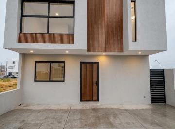 Casa · 165m² · 2 Estacionamientos · Casa en Venta Meseta, Estudio en Pb o 4ta Recámaras, 3 Recámaras Amplias