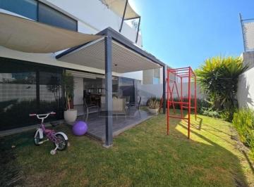 Casa · 287m² · 3 Recámaras · 2 Estacionamientos · Casa en Semi Amueblada en El Refugio, Terraza, Jardín, Roof Garden