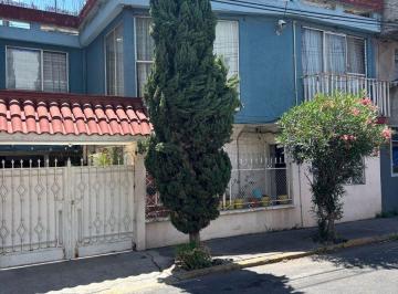 Casa de 6 habitaciones, Iztapalapa · Propiedad con Alto Potencial Para Remodelar en San Juanico
