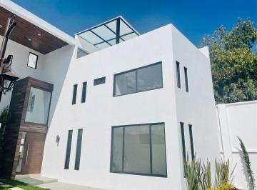 Casa · 305m² · 4 Recámaras · 4 Estacionamientos · Casa en Venta en Fracc. Privado en Tepepepan