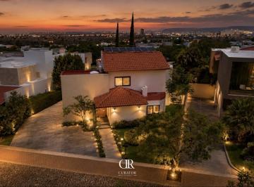 Casa · 473m² · 4 Recámaras · 4 Estacionamientos · Casa en Renta en El Campanario, Querétaro