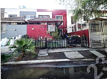 Casa de 2 habitaciones, Tlajomulco de Zúñiga · Casa en Dos Niveles con Superficie Def 126 m² en Fracc. Los Ciruelos