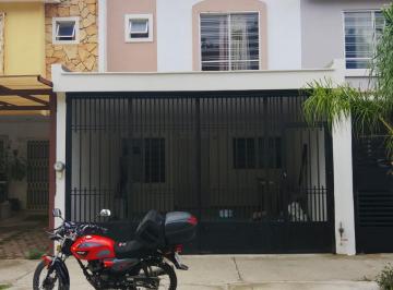 Casa de 4 habitaciones, Zapopan · Rento Hermosa Casa Acabados Hermosos